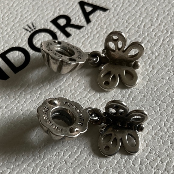 A pair of Pandora butterflies dangling Friends for Ever charm - Picture 3 of 6